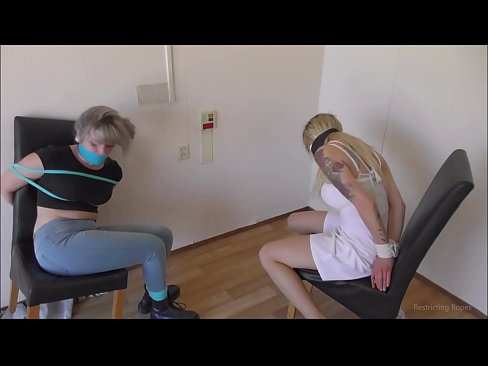 ❤️ Závislá / zviazaná a s roubíkom / dievča v núdzi ❤ Jedinečné porno na nás ☑