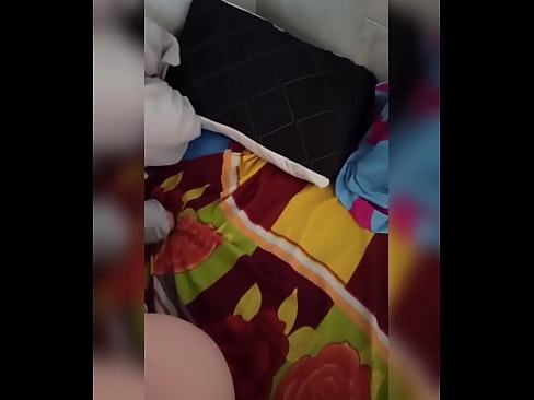 ❤️ Moja spolubývajúca zostáva doma sama, pretože jej manžel odchádza na dovolenku, a ja využijem príležitosť, aby som ju ošukal a naplnil jej zadok mliekom ❤ Jedinečné porno na nás ☑