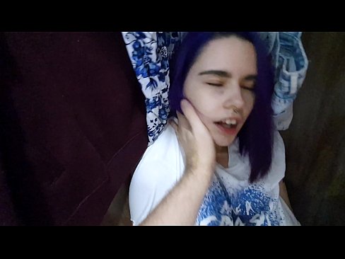 ❤️ Našiel som svoju sestru v skrini a pomohol som jej spraviť sa ❤ Jedinečné porno na nás ☑